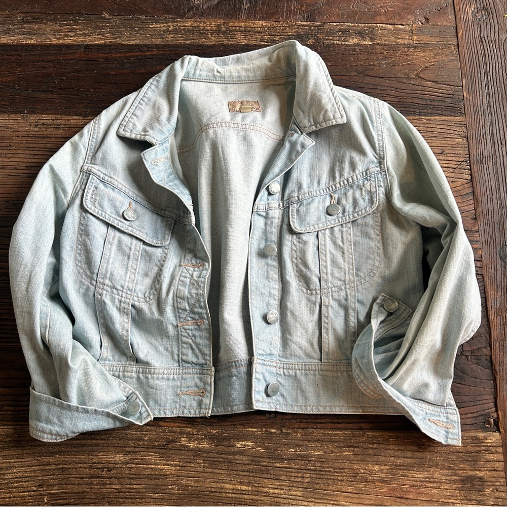 Hinge | Light Blue Washed Cropped Denim Jacket M